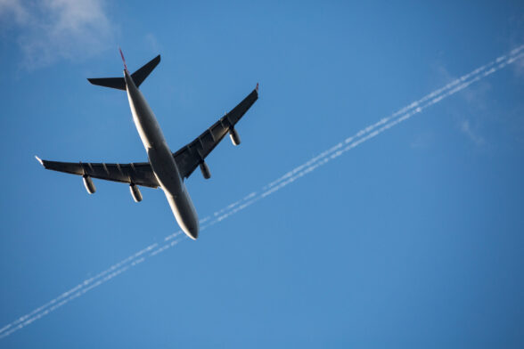Photo d'un avion dans le ciel. - Agrandir l'image, fenêtre modale