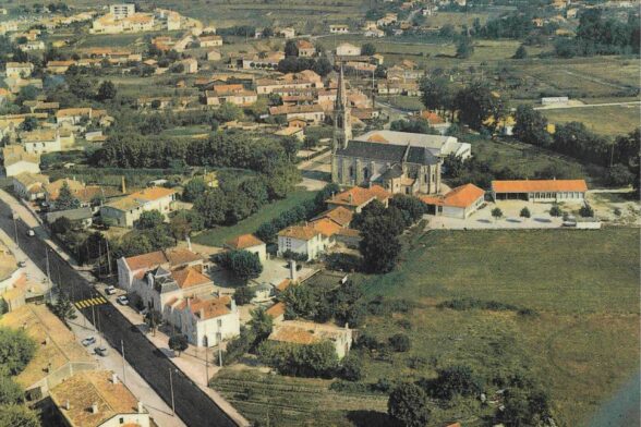 Vue aérienne de la ville du Haillan dans les années 2000 - Agrandir l'image, fenêtre modale