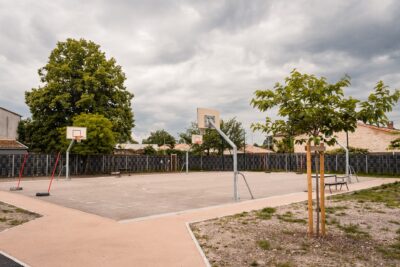 Photo de l'espace sportif de l'école élémentaire de la Luzerne - Agrandir l'image 4 sur 4, fenêtre modale