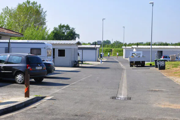 Photo de l'air d'accueil des gens du voyage au Haillan - Agrandir l'image, fenêtre modale