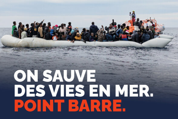 Une cinquantaine de personnes sur un bateau en mer - Agrandir l'image, fenêtre modale