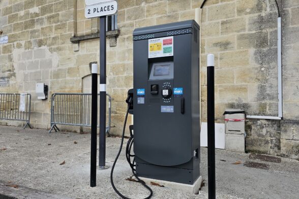 Borne électrique de recharge - Agrandir l'image, fenêtre modale