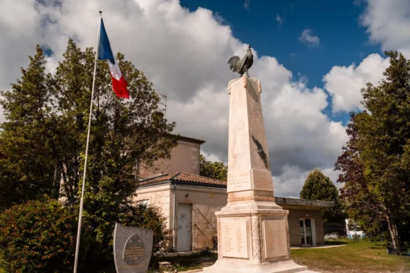 Monument aux morts du Haillan - Agrandir l'image, fenêtre modale