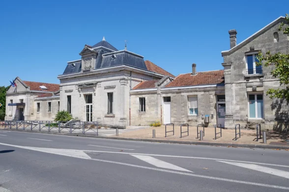 Photo de la mairie du Haillan - Agrandir l'image, fenêtre modale